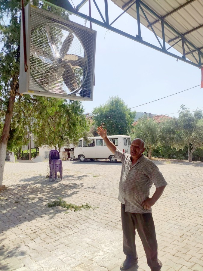 Bozdoğan’da cemiyet alanlarına serinletici fan takılıyor