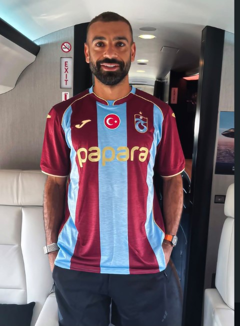 Muhammed Salah uçağa bindi, Trabzonspor formasını giydi