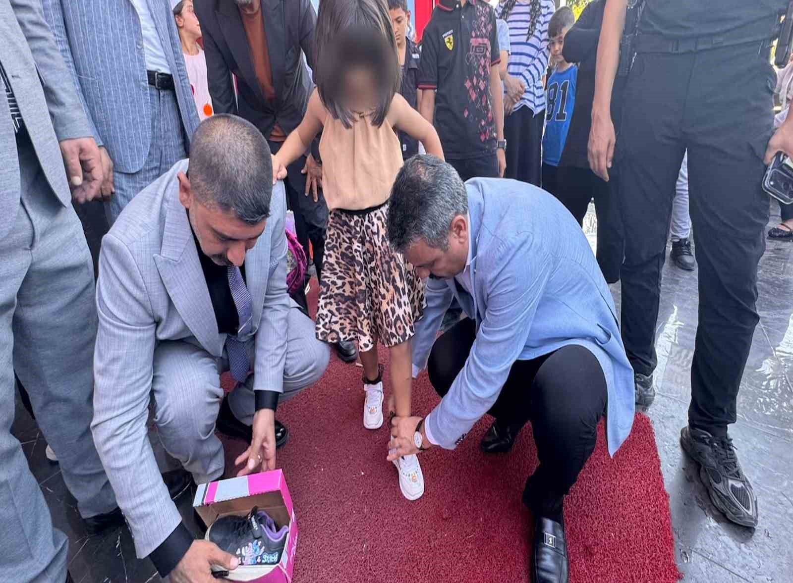 MHP’den Diyarbakır’daki yüzlerce öğrenciye kırtasiye ve ayakkabı desteği