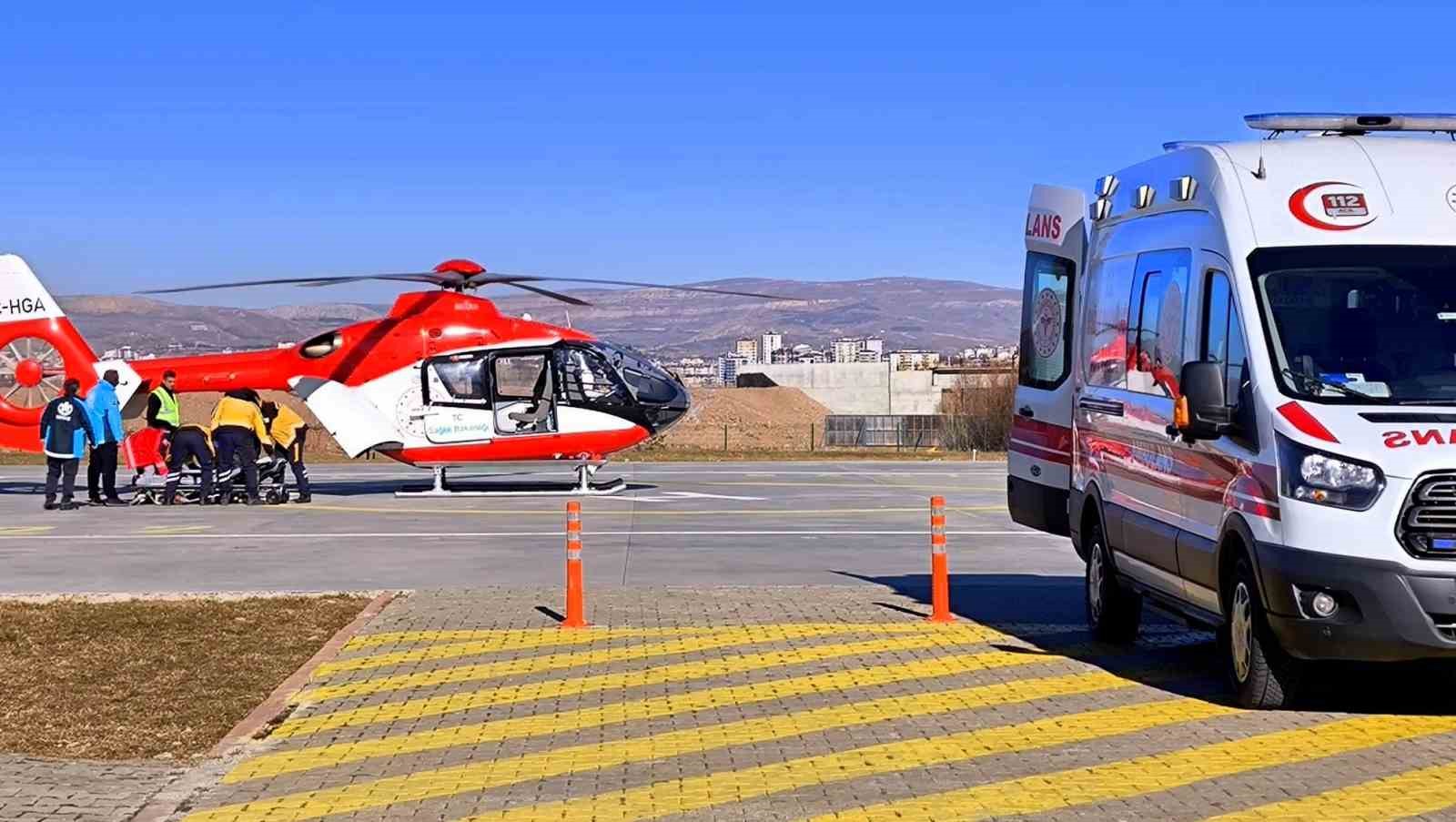 Nefes darlığı yaşayan hasta ambulans helikopterle Erzincan’a sevk edildi