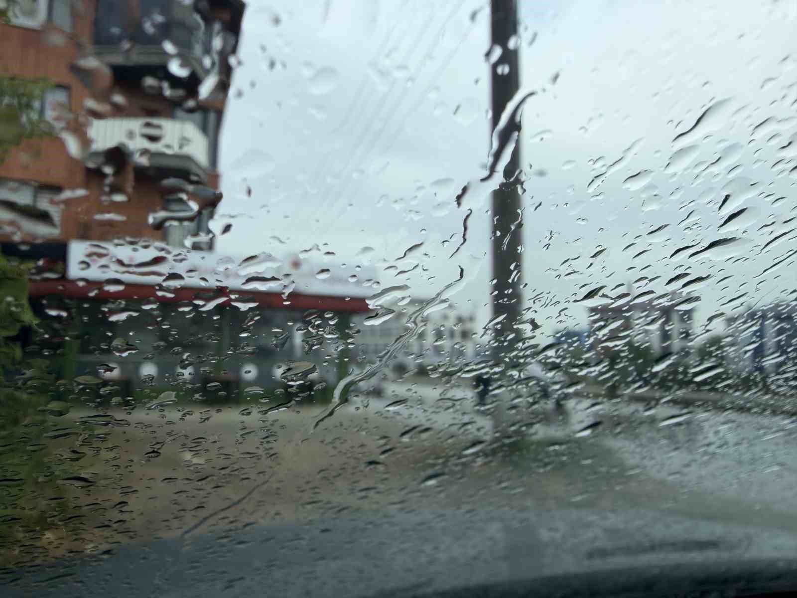 Düzce’de kuvvetli yağmur etkili oldu
