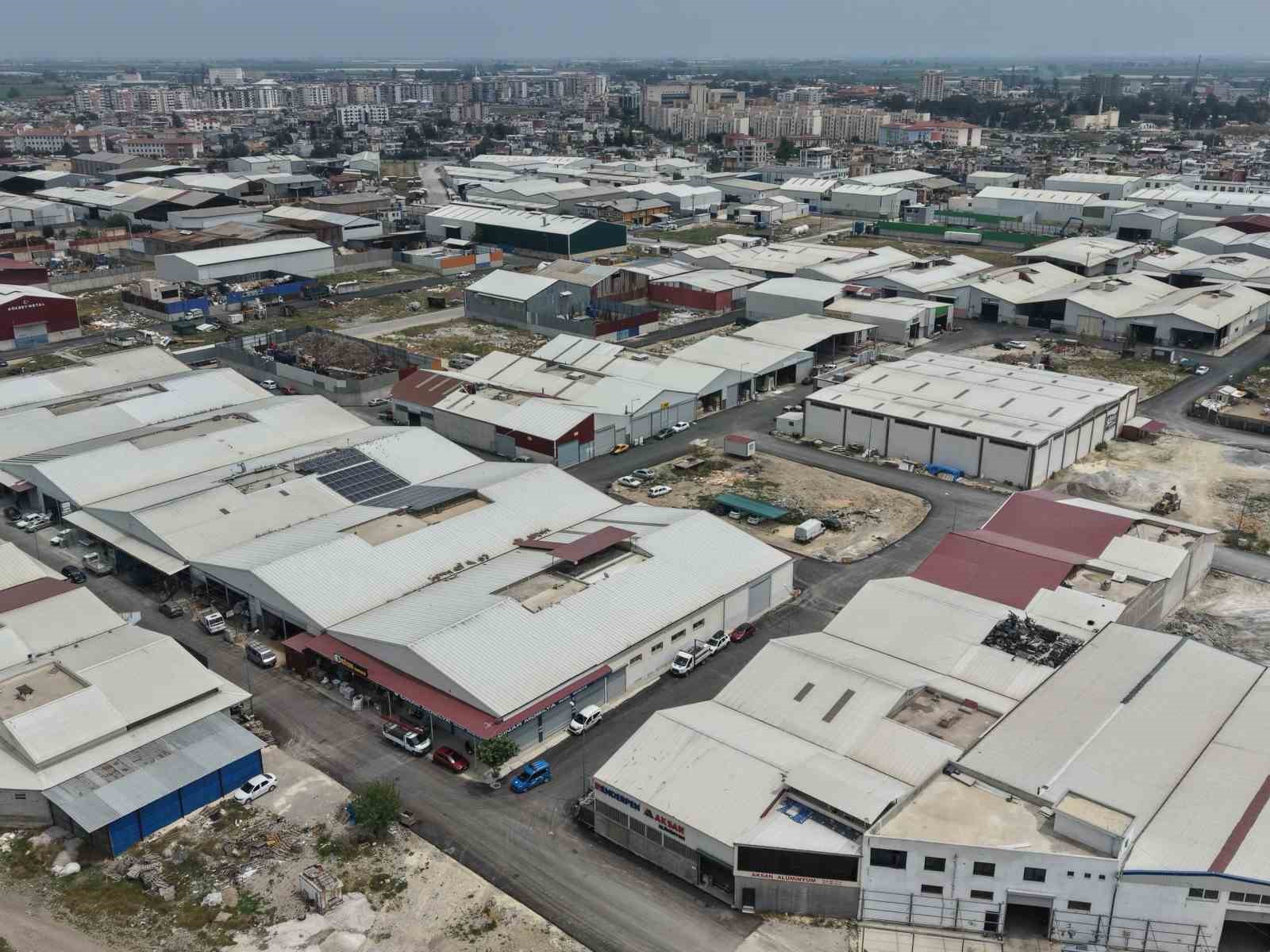Tarsus’ta 23 sokakta sıcak asfalt çalışması