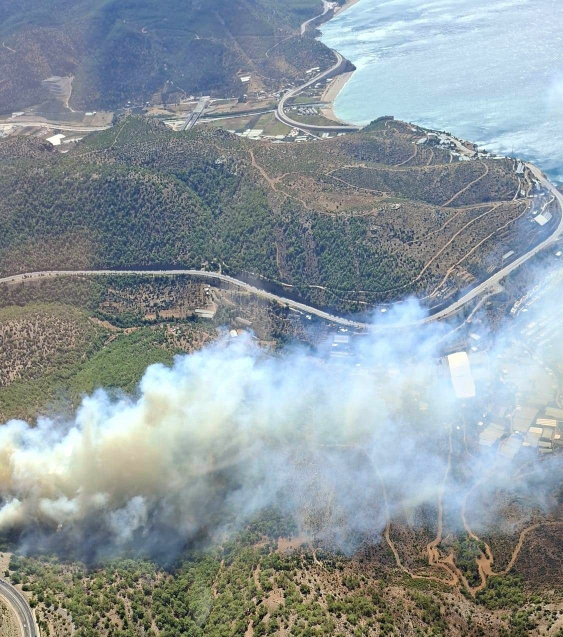 Mersin&rsquo;de orman yangını: Ekipler havadan ve karadan m&uuml;dahale ediyor