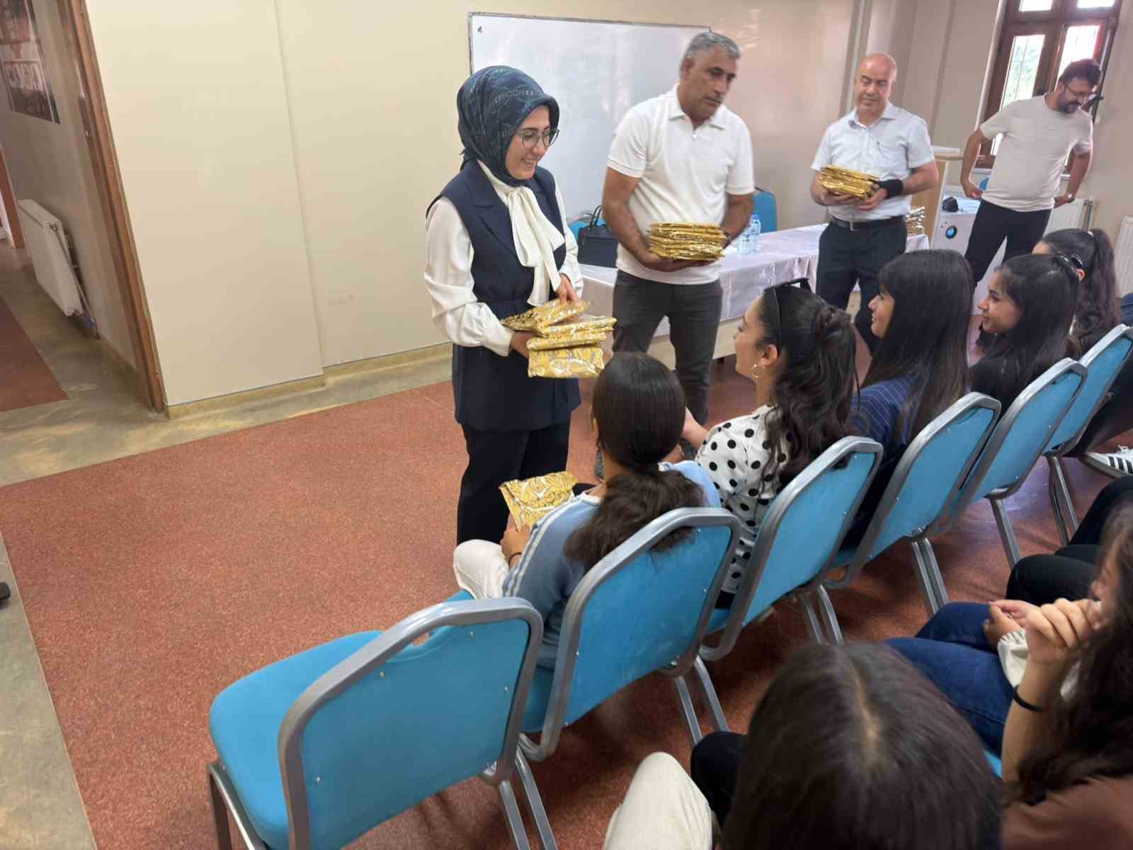 Taşlı&ccedil;aylı &ouml;ğrenciler &Ccedil;anakkale yolcusu