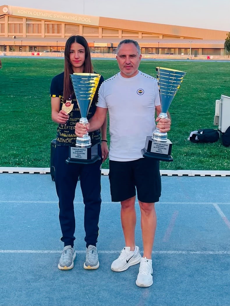 Genç atlet Zülal Gültepe’den Türk atletizm tarihine geçen derece