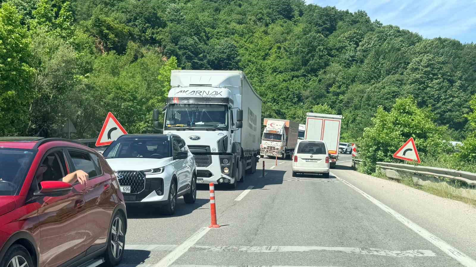 Arızalanan otomobil, Yalova-Bursa karayolunu kitledi