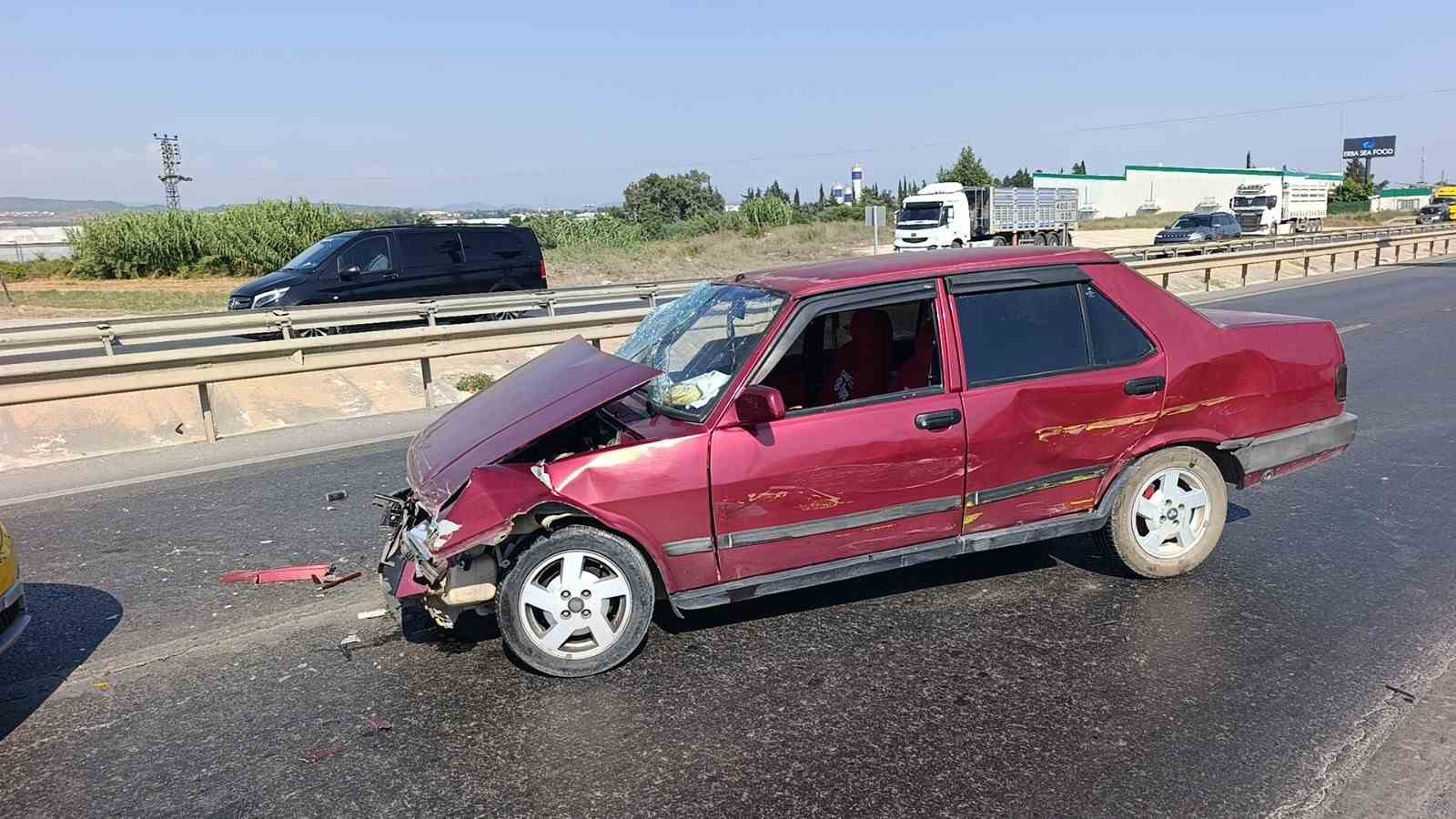 Alkollü sürücü önce bariyerlere, ardından seyir halindeki taksiye çarptı