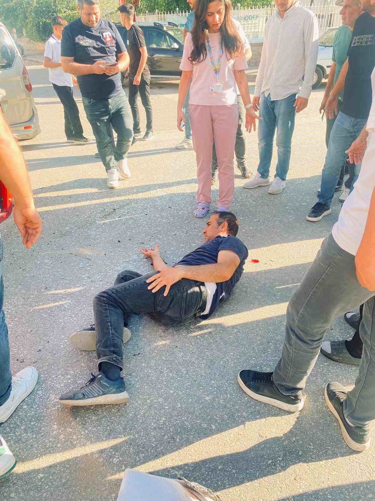 Hafif ticari araç ile elektrikli motosiklet çarpıştı: 1 yaralı