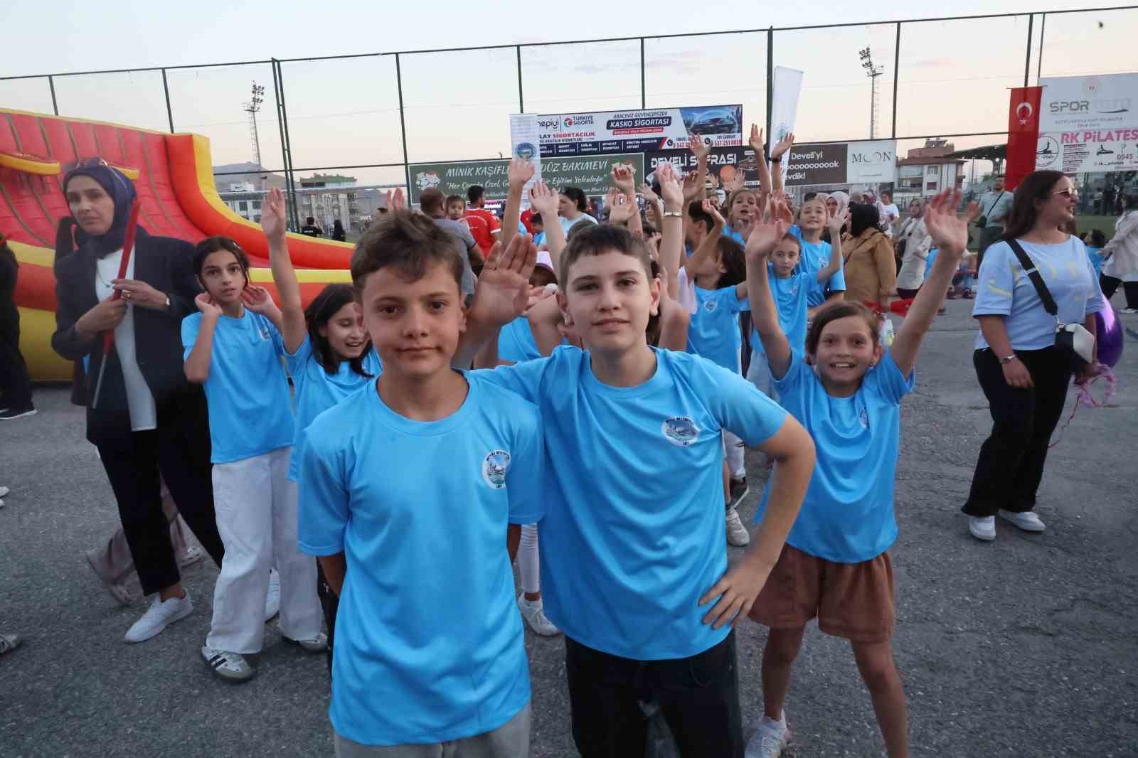 Büyükşehir Belediyesi Spor A.Ş., Âşık Seyrani Festivali’nde miniklerin neşesine ortak oldu