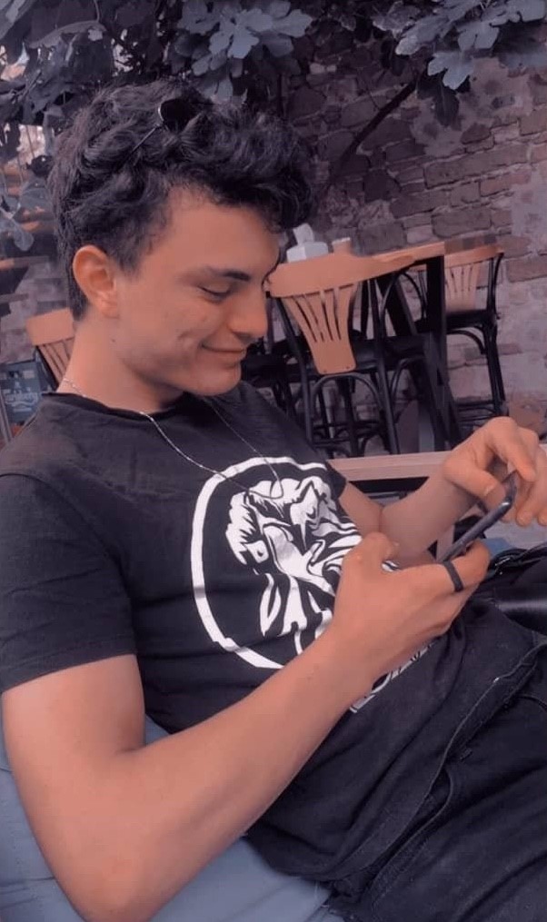 Ayvalık’ta denizde kaybolan genci arama çalışmaları aralıksız sürüyor