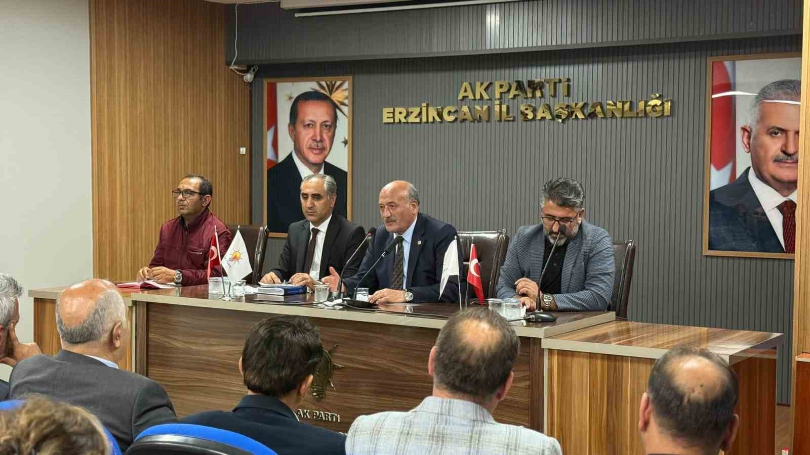 AK Parti Erzincan Merkez İlçe Başkanlığında haftalık toplantı yapıldı