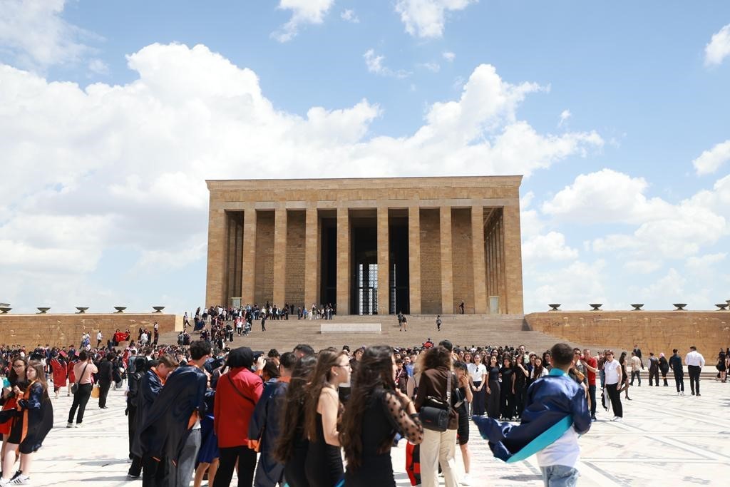 Muhtarların TBMM ve Anıtkabir ziyaretinde duygu dolu anlar