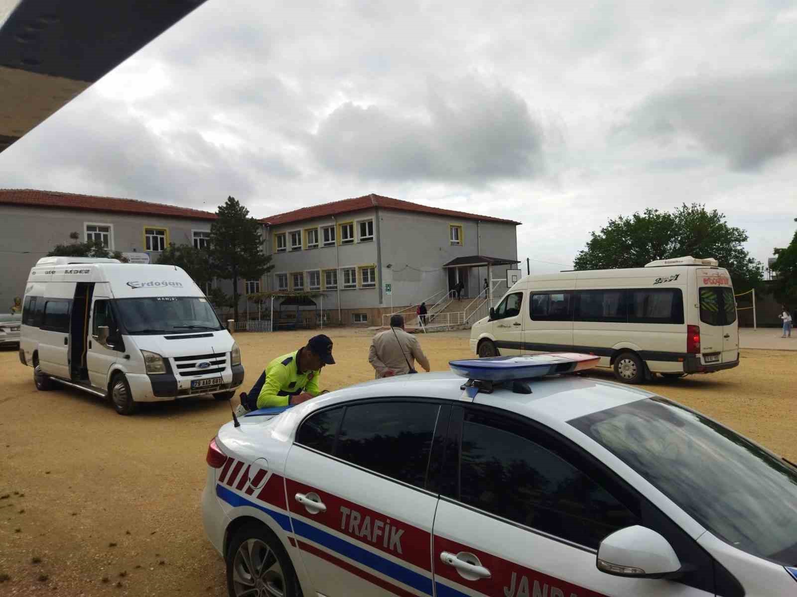 Kilis&rsquo;te &ouml;ğrencilere trafik eğitimi verildi, servis ara&ccedil;ları denetlendi