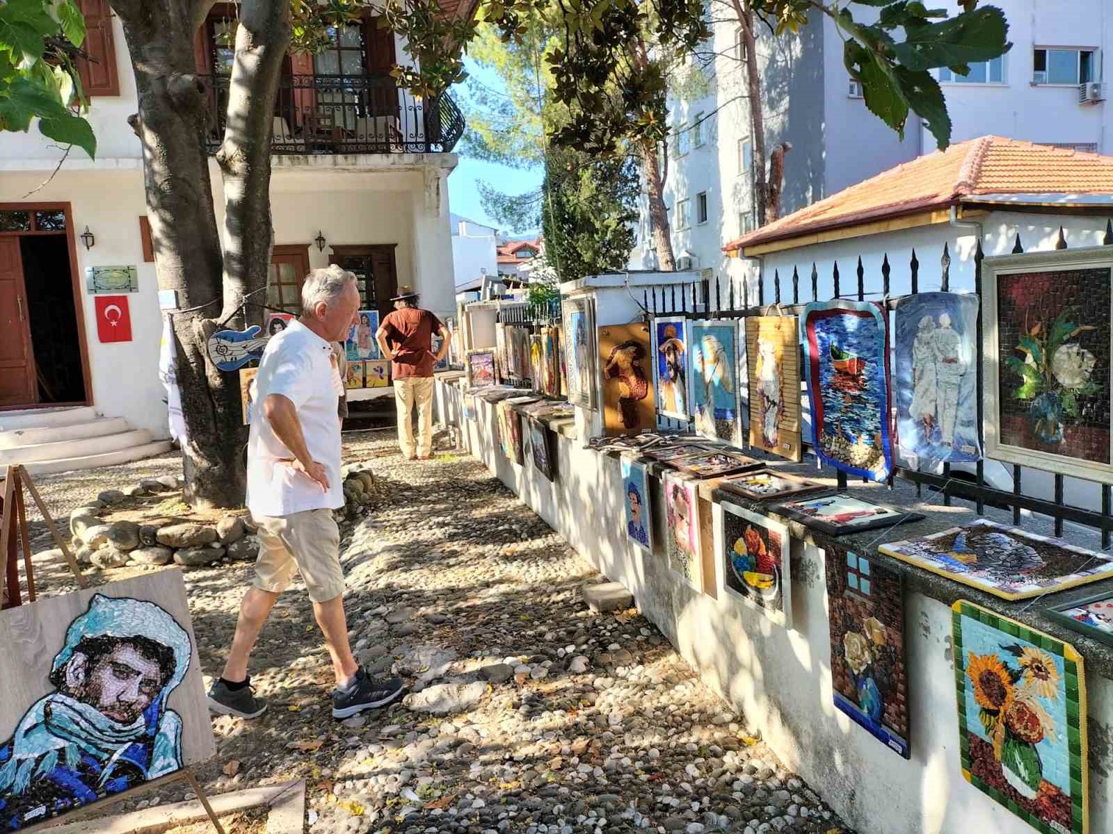 Köyceğiz’de mozaik sergisi açtı