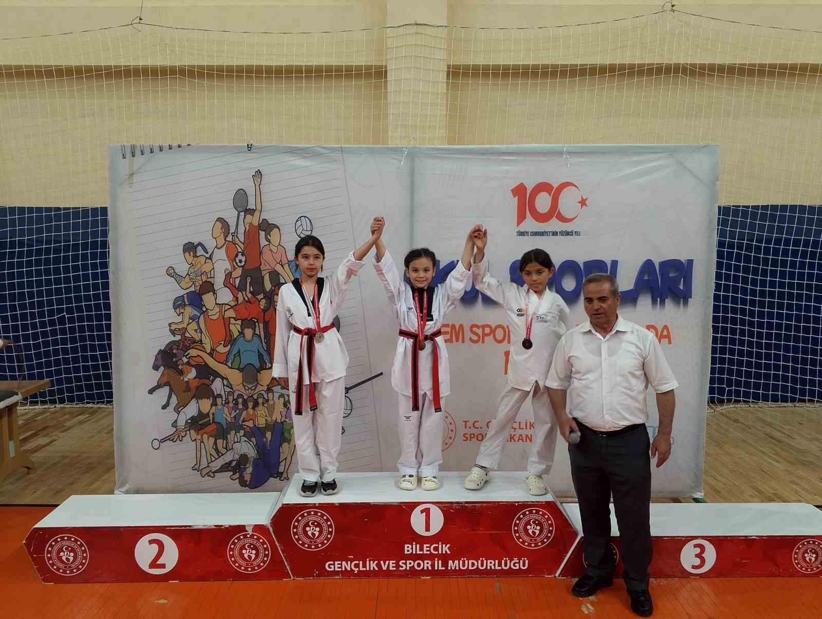 Bozüyüklü taekwondocular başarılarıyla göz doldurdu
