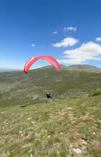 Yama&ccedil; paraş&uuml;t&uuml;yle Karapınar&rsquo;dan Bor&rsquo;a g&ouml;ky&uuml;z&uuml;nde 112 kilometrelik yolculuk