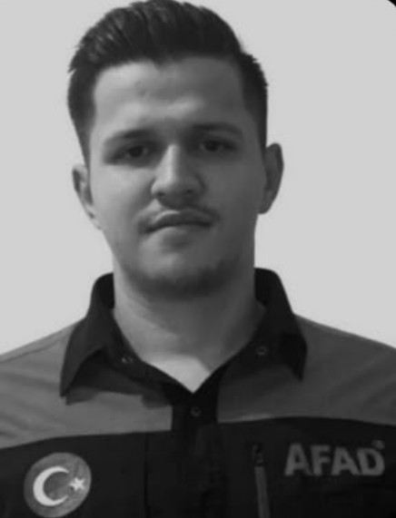 Eşi tabutuna son kez sarıldı, babası namazını kıldırdı: AFAD personeline h&uuml;z&uuml;nl&uuml; veda
