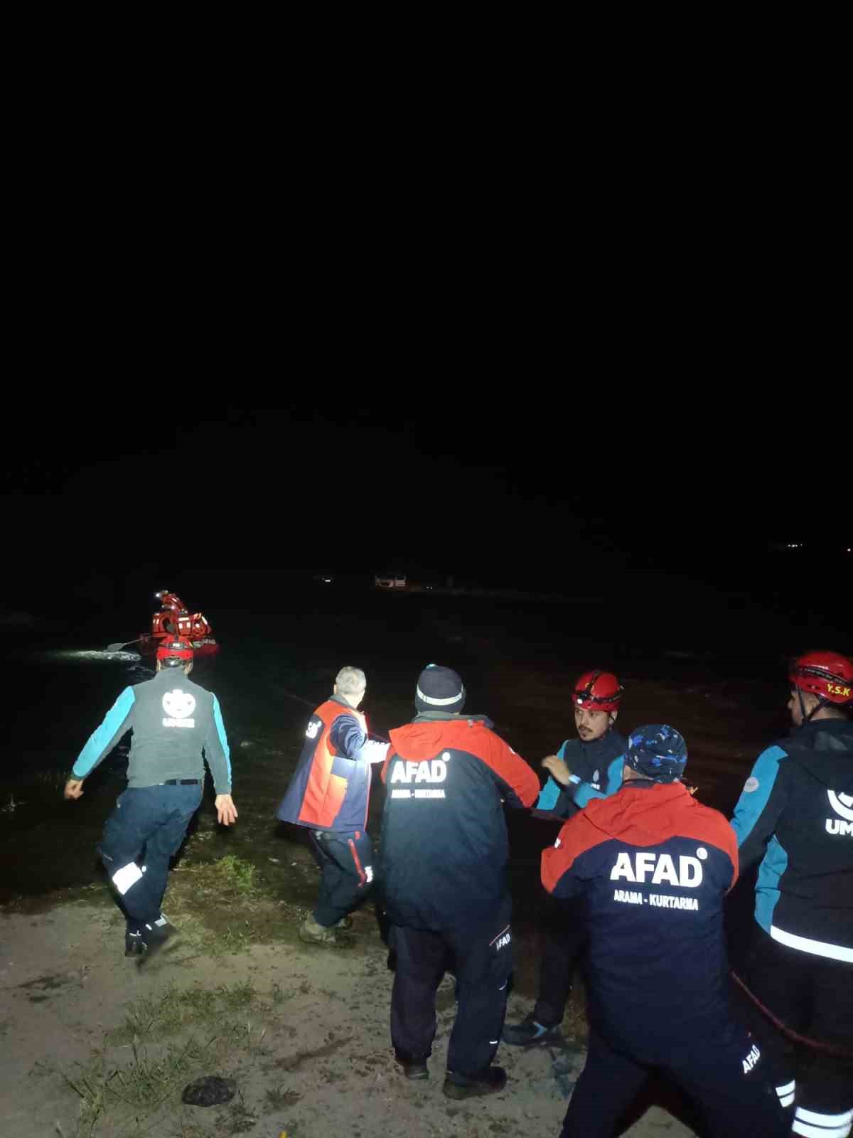 Dere yatağında su seviyesi artınca 4 kişi mahsur kaldı
