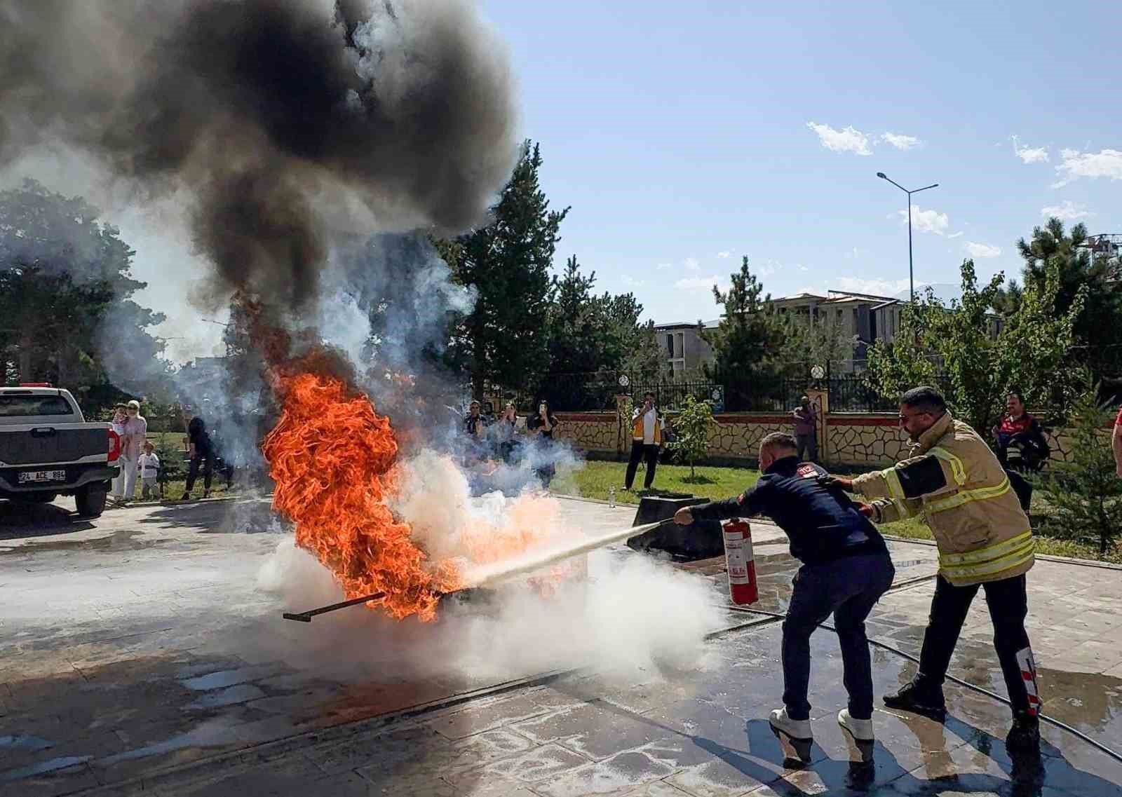 112 Acil &Ccedil;ağrı Merkezi personeline yangın eğitimi verildi