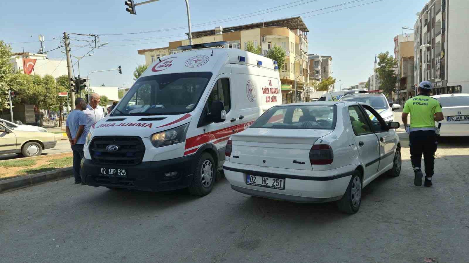 Otomobilin çarptığı 10 yaşındaki çocuk yaralandı