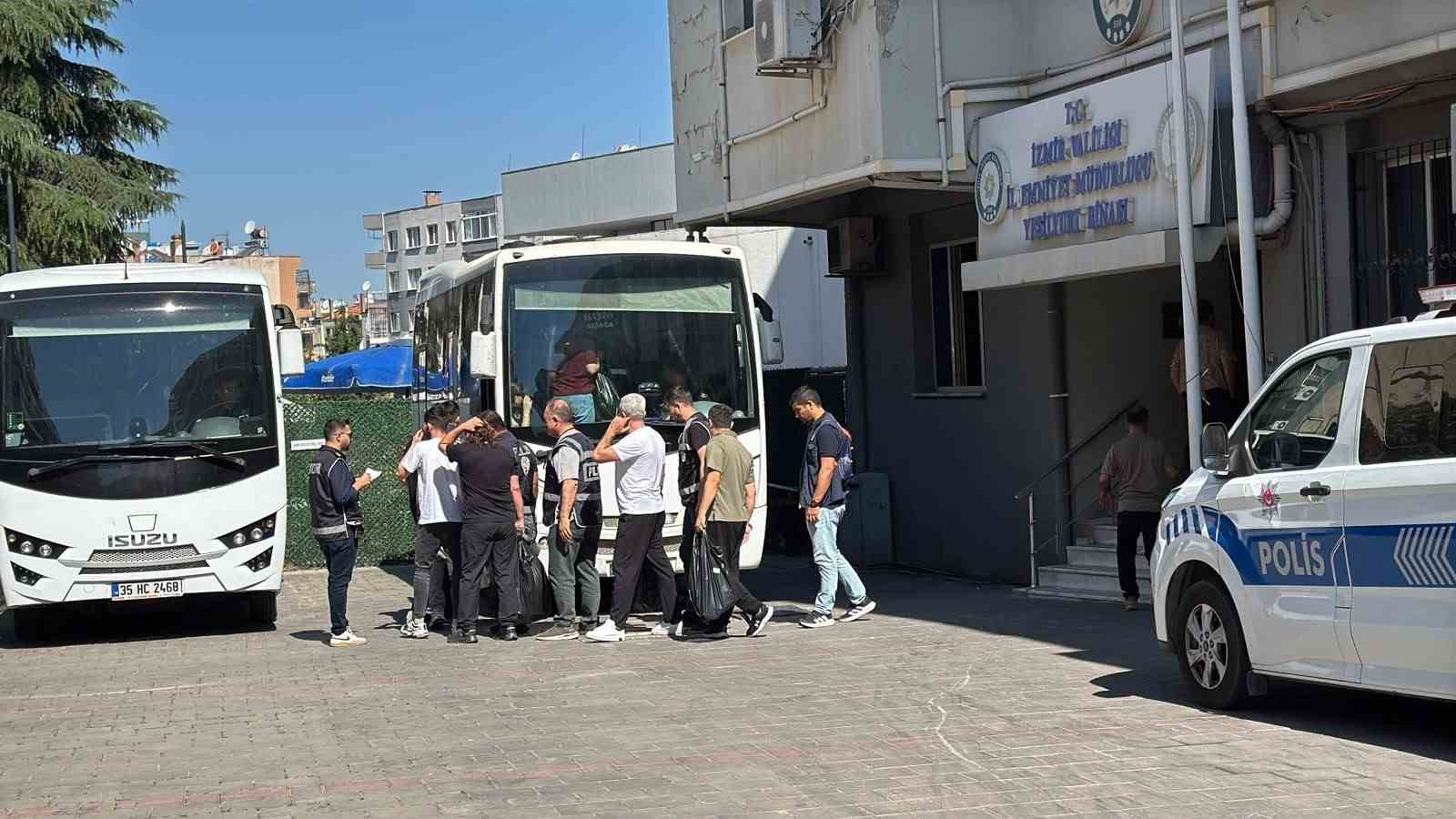 Ege Üniversitesi’ndeki yolsuzluk operasyonunda, eski dekan ve başhekim dahil 27 tutuklama