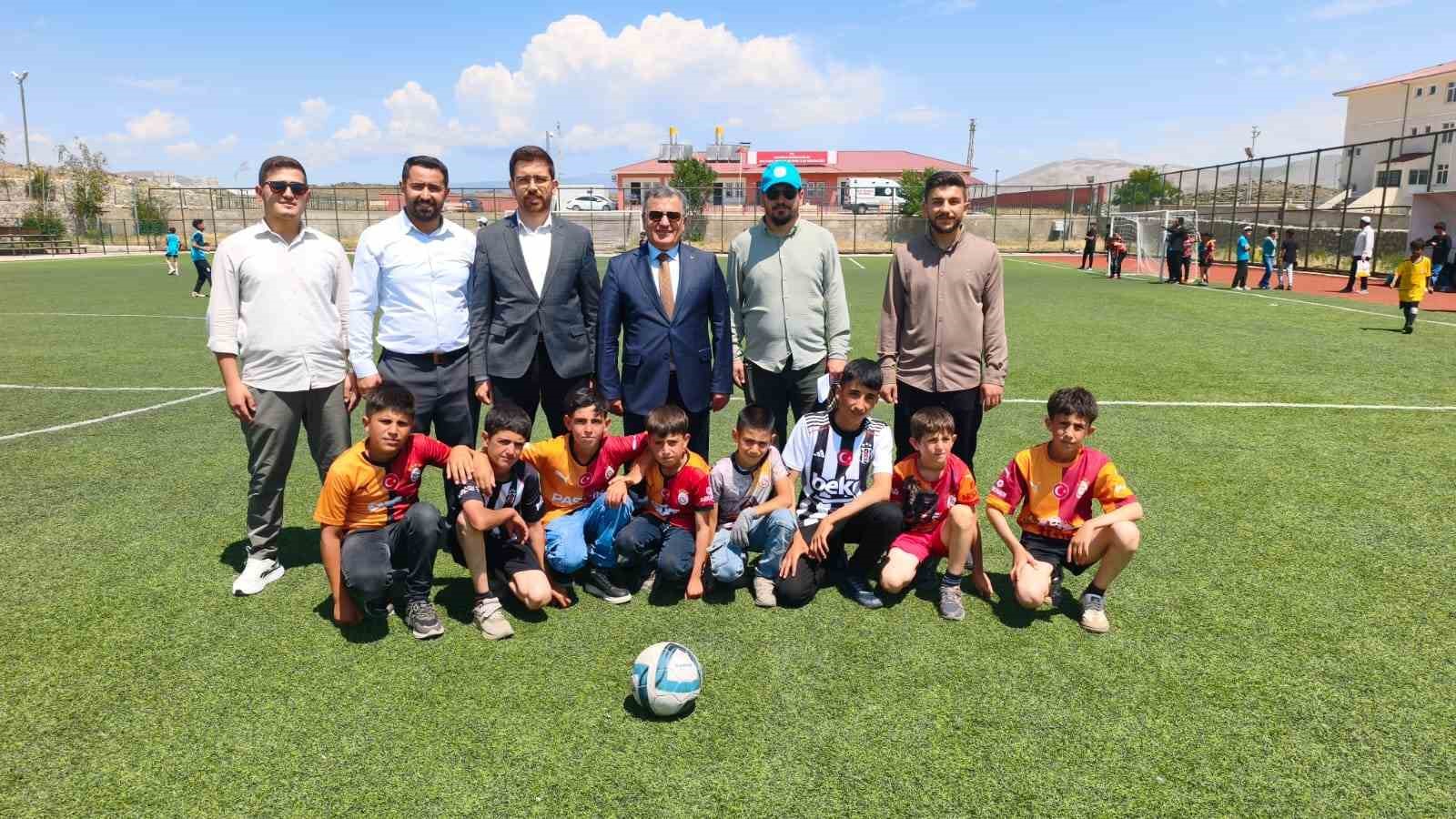 Çaldıran’da yaz Kur’an kursu öğrencileri futbol turnuvasında buluştu