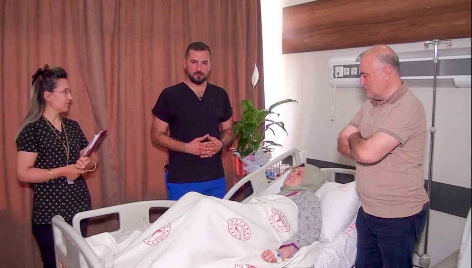 Karnından 29 santimetrelik dev miyom çıkarıldı