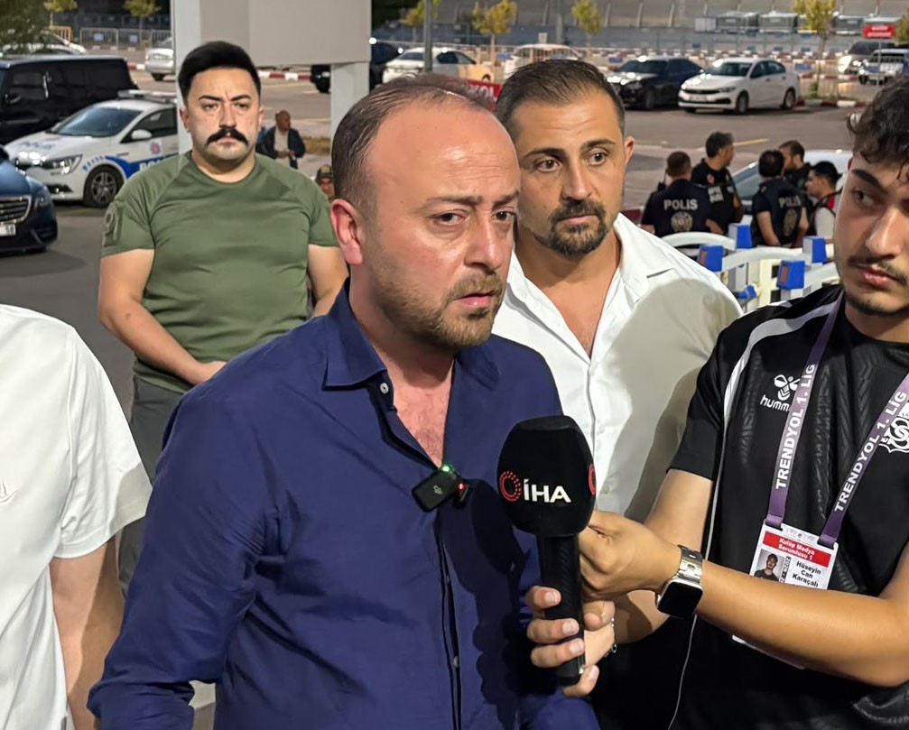 Sivasspor Başkanı &Ouml;z&ccedil;oban: "T&uuml;rk futbolu bu hakemlerden temizlenmeli"