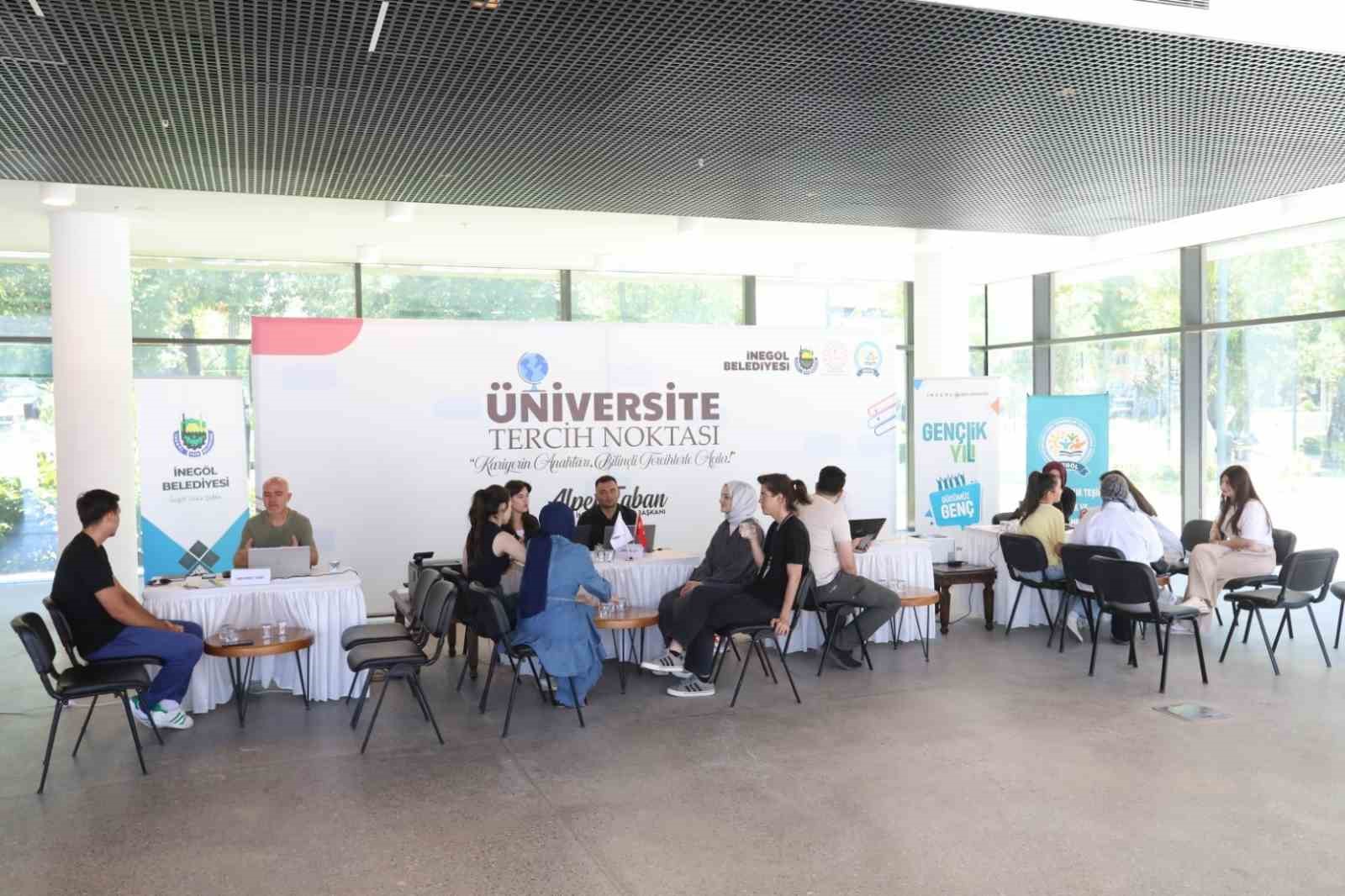 İnegöl Belediyesi tercih sürecinde de öğrencilerin yanında