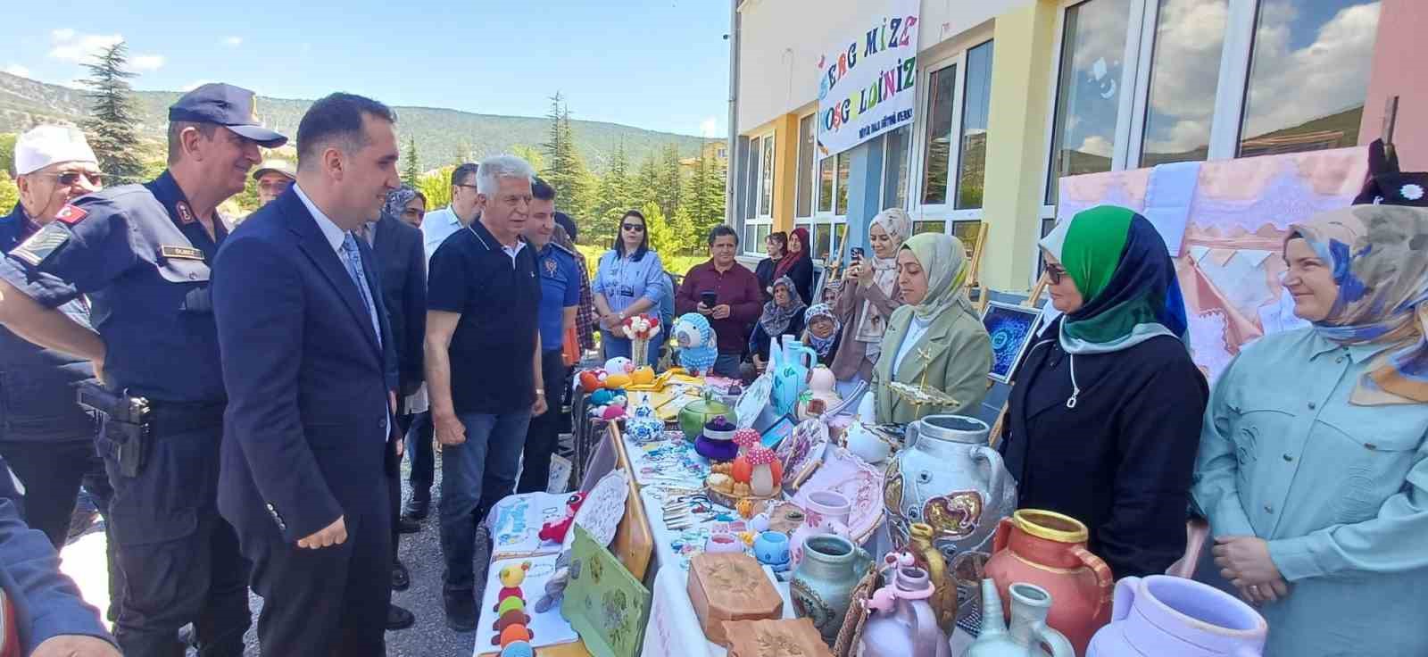 Beyşehir ve Hüyük’te el emeği eserler görücüye çıktı
