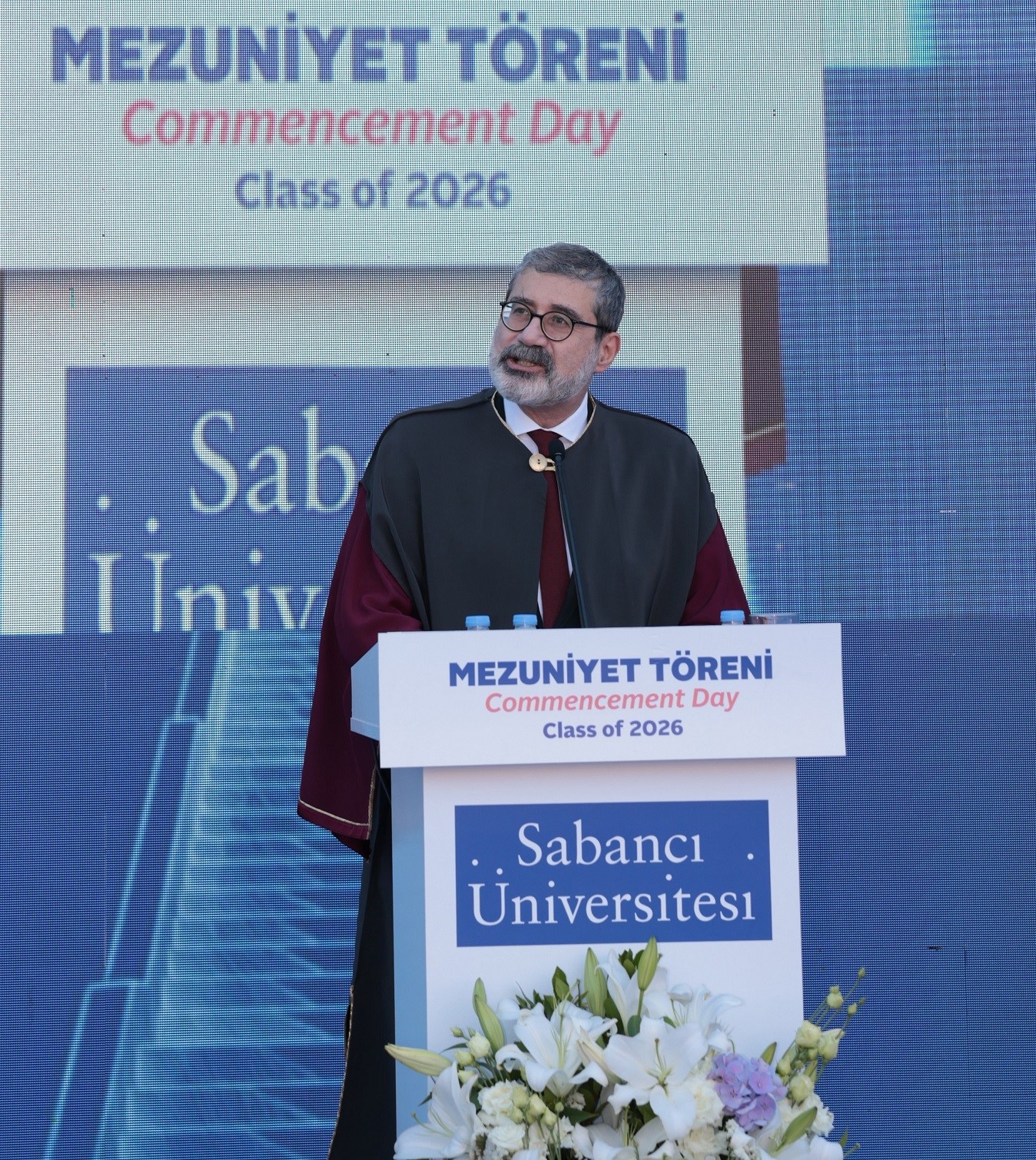 Sabancı &Uuml;niversitesi&rsquo;nin 24. d&ouml;nem lisans ve 27. d&ouml;nem lisans&uuml;st&uuml; mezuniyet t&ouml;reni ger&ccedil;ekleşti