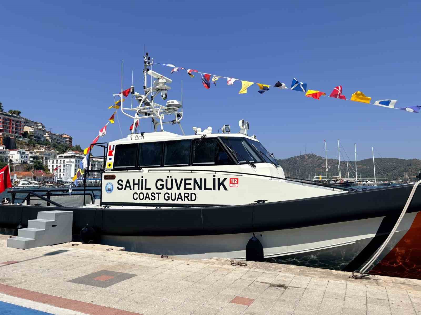 Sahil G&uuml;venlik Botu Fethiye&rsquo;de halkın ziyaretine a&ccedil;ıldı