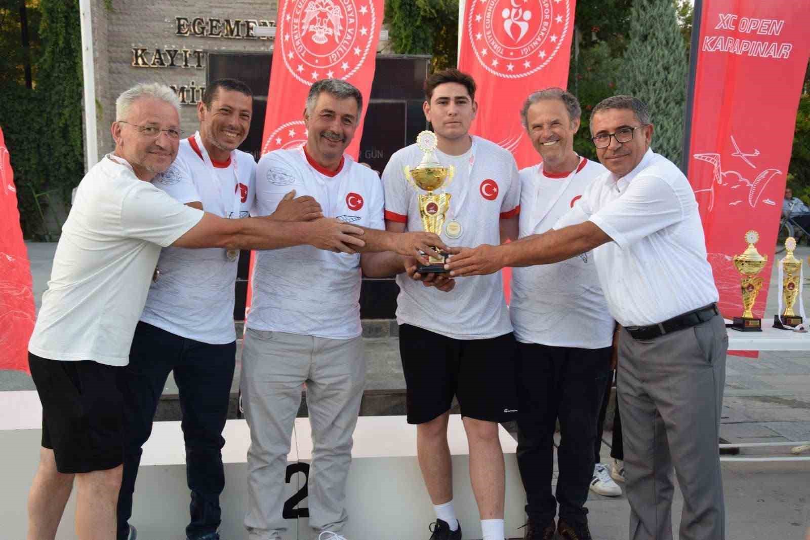 Karapınar’da XC Open Yamaç Paraşütü Yarışmasında dereceye girenlere ödülleri verildi