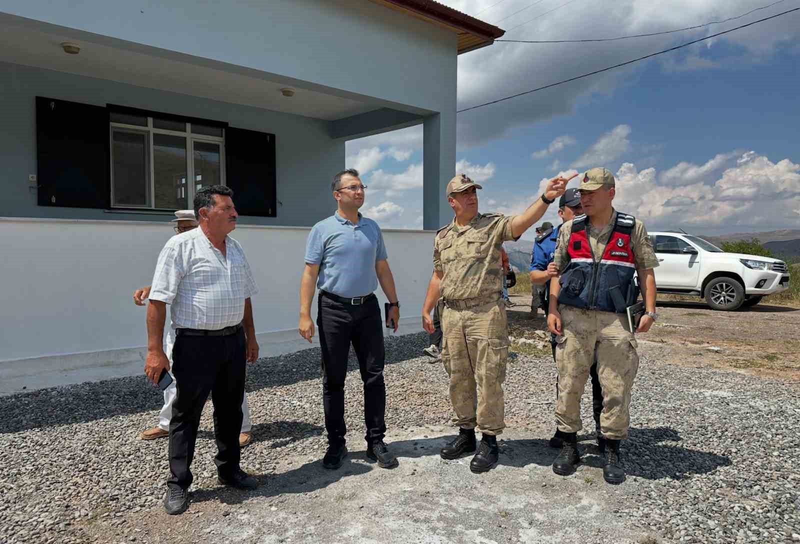 Refahiye Kaymakamı Taşkıran köy ve mezraları ziyaret etti