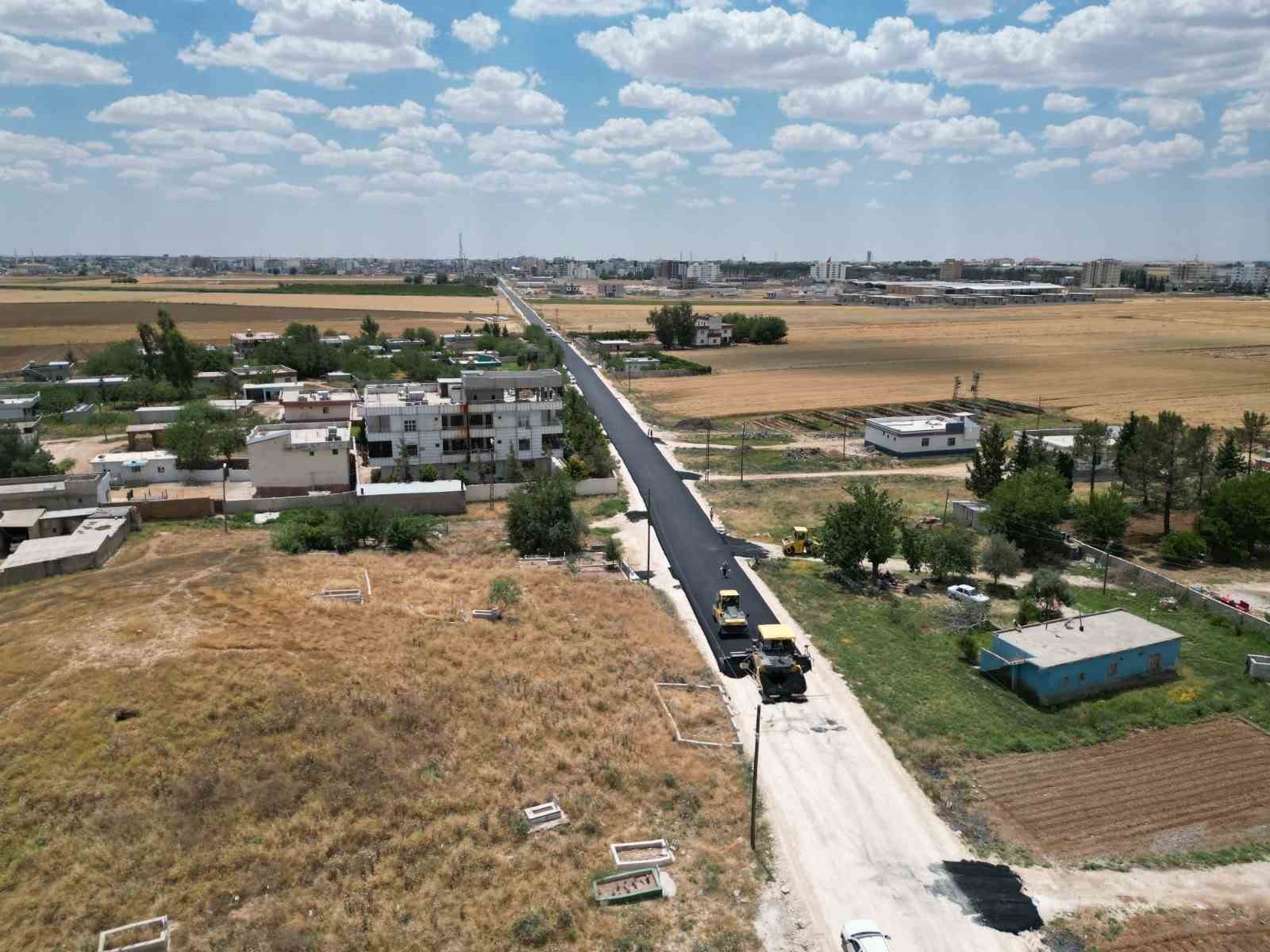 Şanlıurfa’da 14 kilometrelik grup yolunda asfalt seferberliği