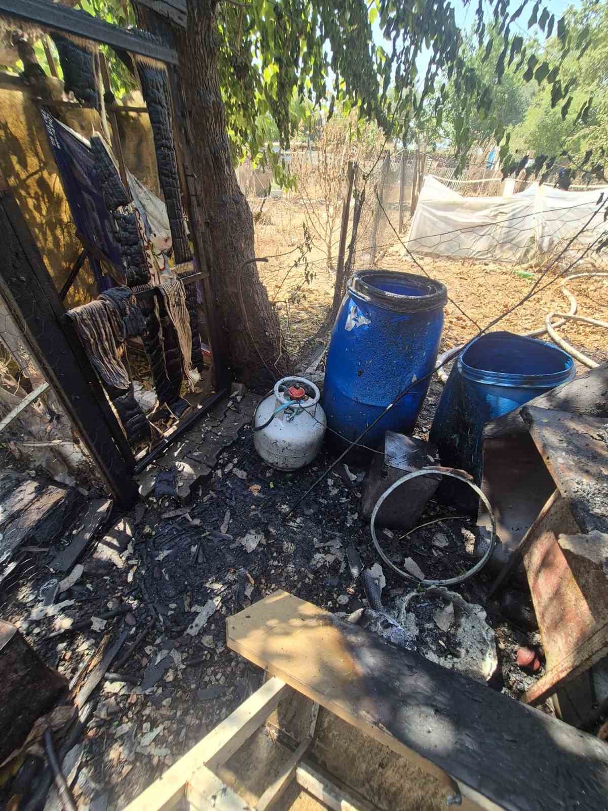 Gönen’de baraka yangını