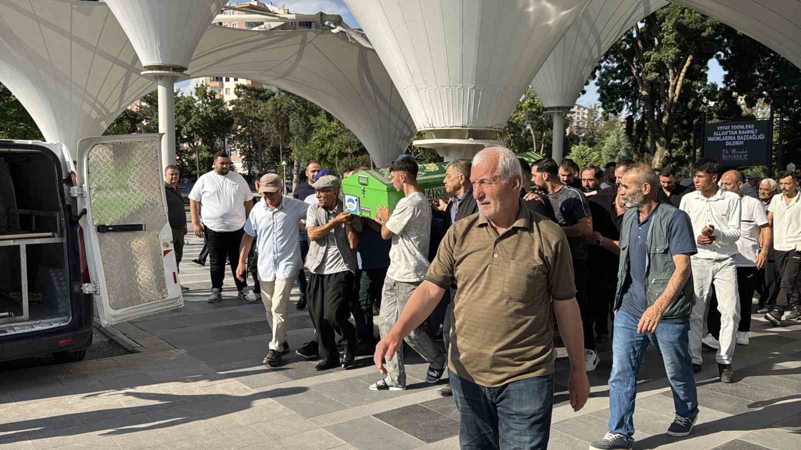 Kavgada bıçaklanarak öldürülen şahıs toprağa verildi