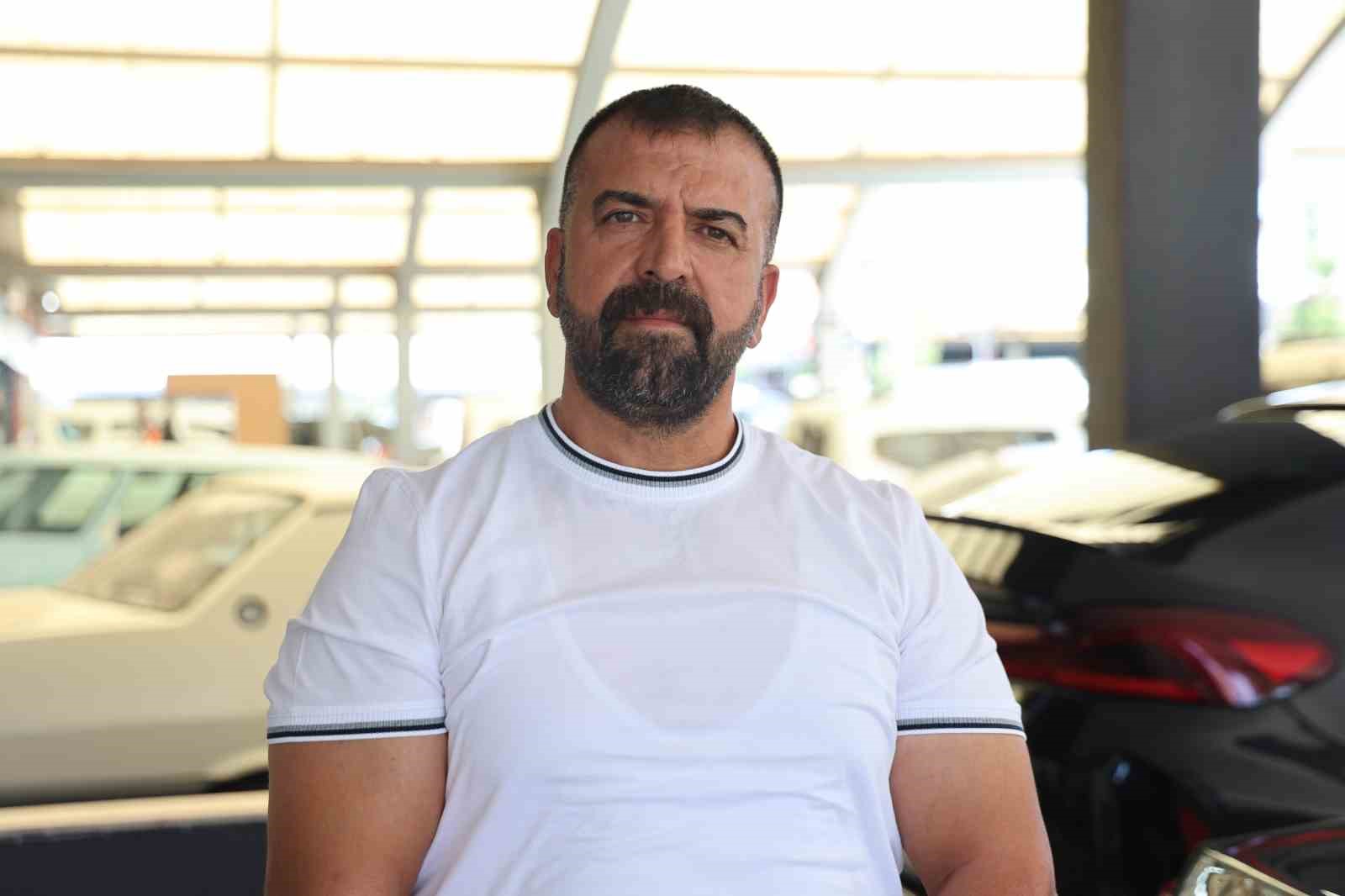 Elazığ Galericiler Sitesi Başkanı Yıldırım: "Eskiden araçlar ticari amaçla alınırdı şimdi ise ihtiyaçtan dolayı alınıyor"