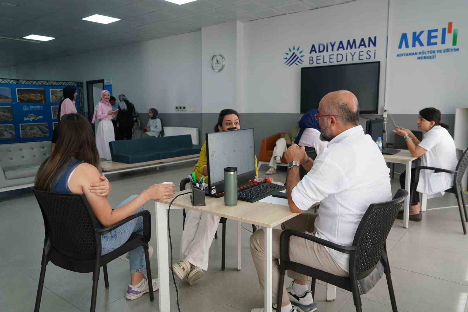 YKS tercih d&ouml;neminde 2 bin 500 &ouml;ğrenciye &uuml;cretsiz rehberlik