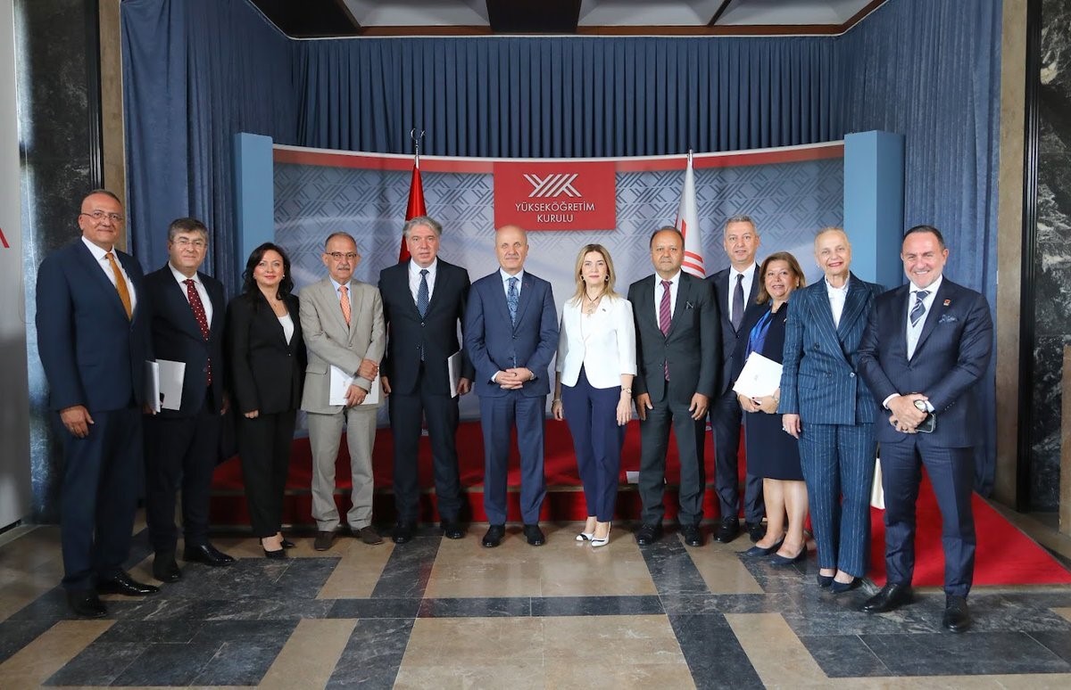 Yeni rektörlerin mazbataları verildi