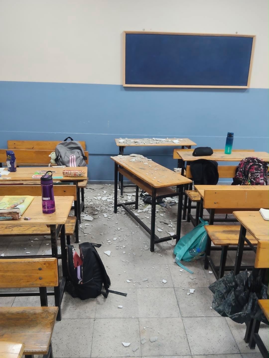 Kocaeli&rsquo;de ortaokulda sınıfın sıvaları d&uuml;şt&uuml;: 3 &ouml;ğrenci yaralandı