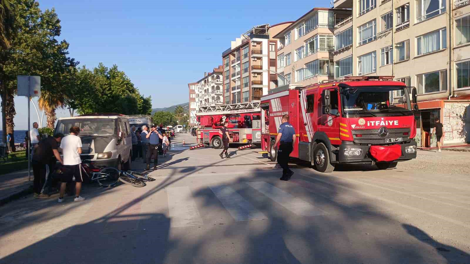 Yangında mahsur kalan kadın ve çocuk kurtarıldı
