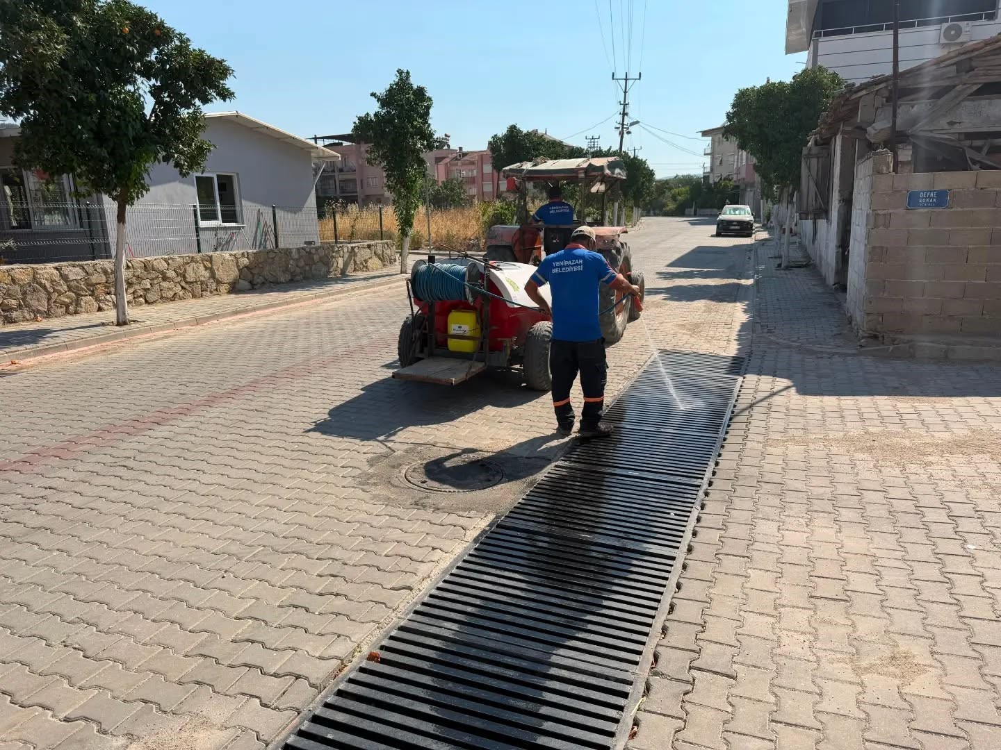 Yenipazar’da haşereye karşı ilaçlama çalışmaları sürüyor