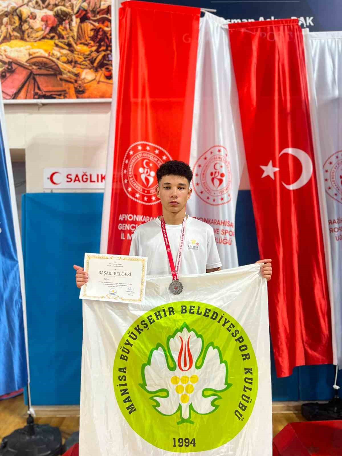 Manisa BBSK karate takım halinde Türkiye üçüncüsü oldu