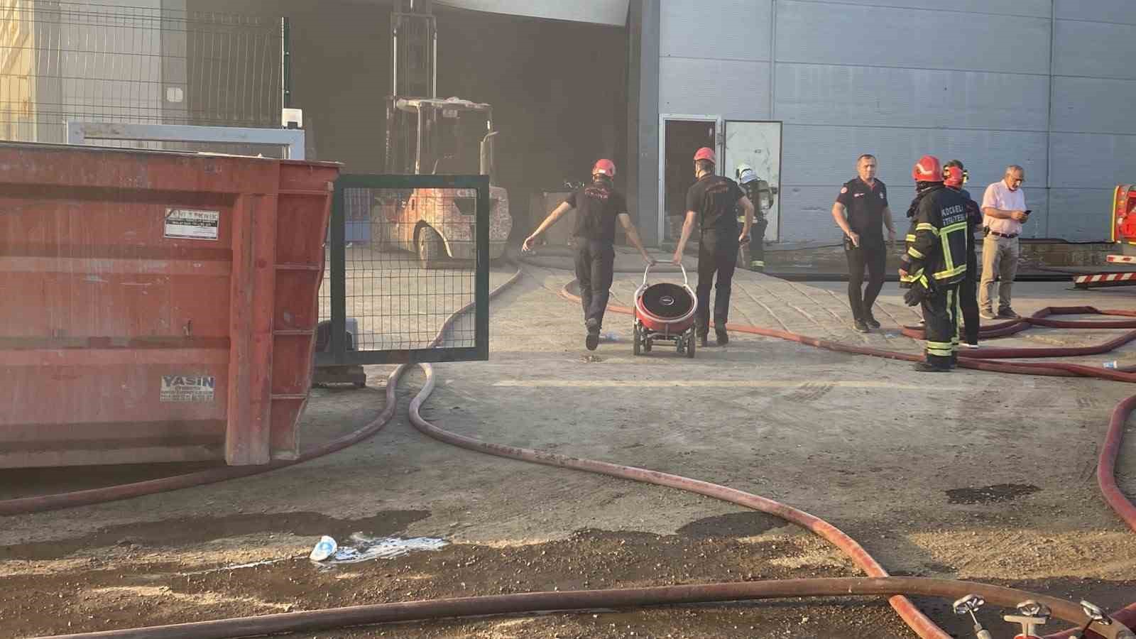 Makine par&ccedil;ası &uuml;reten fabrikada yangın