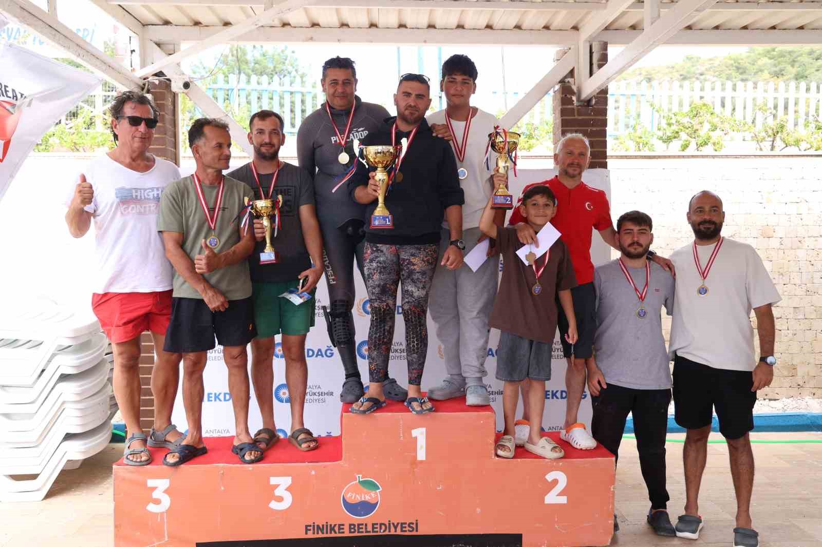 Antalya’da 30 bin TL ödüllü aslan balığı avlama yarışması
