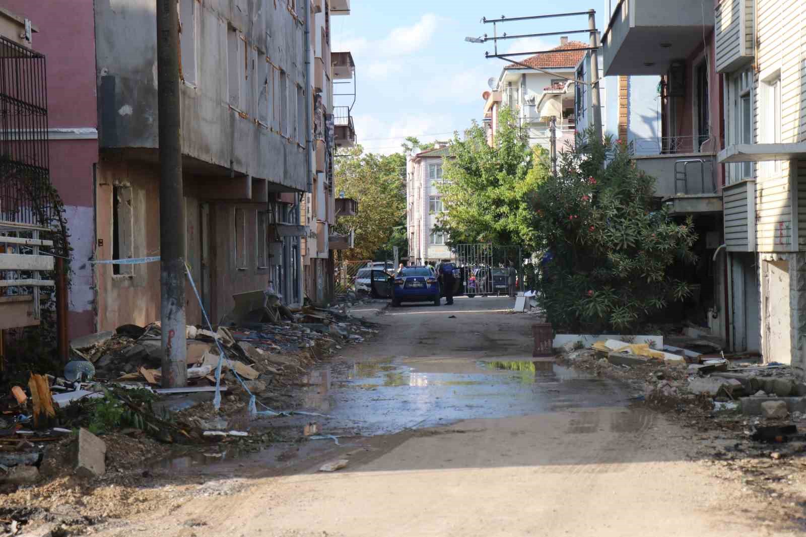 Marmara depreminin izleri yıkılıyor: 718 bağımsız bölümlük dönüşüm başladı