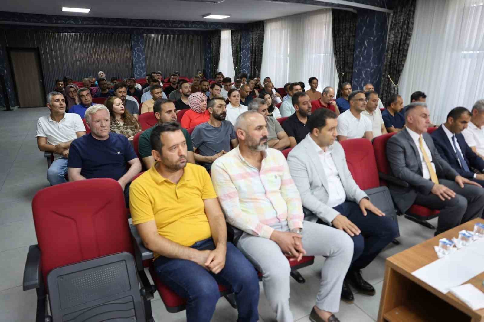 Iğdır Valisi Taşolar, DYK’da görev yapan eğitimcilerle buluştu
