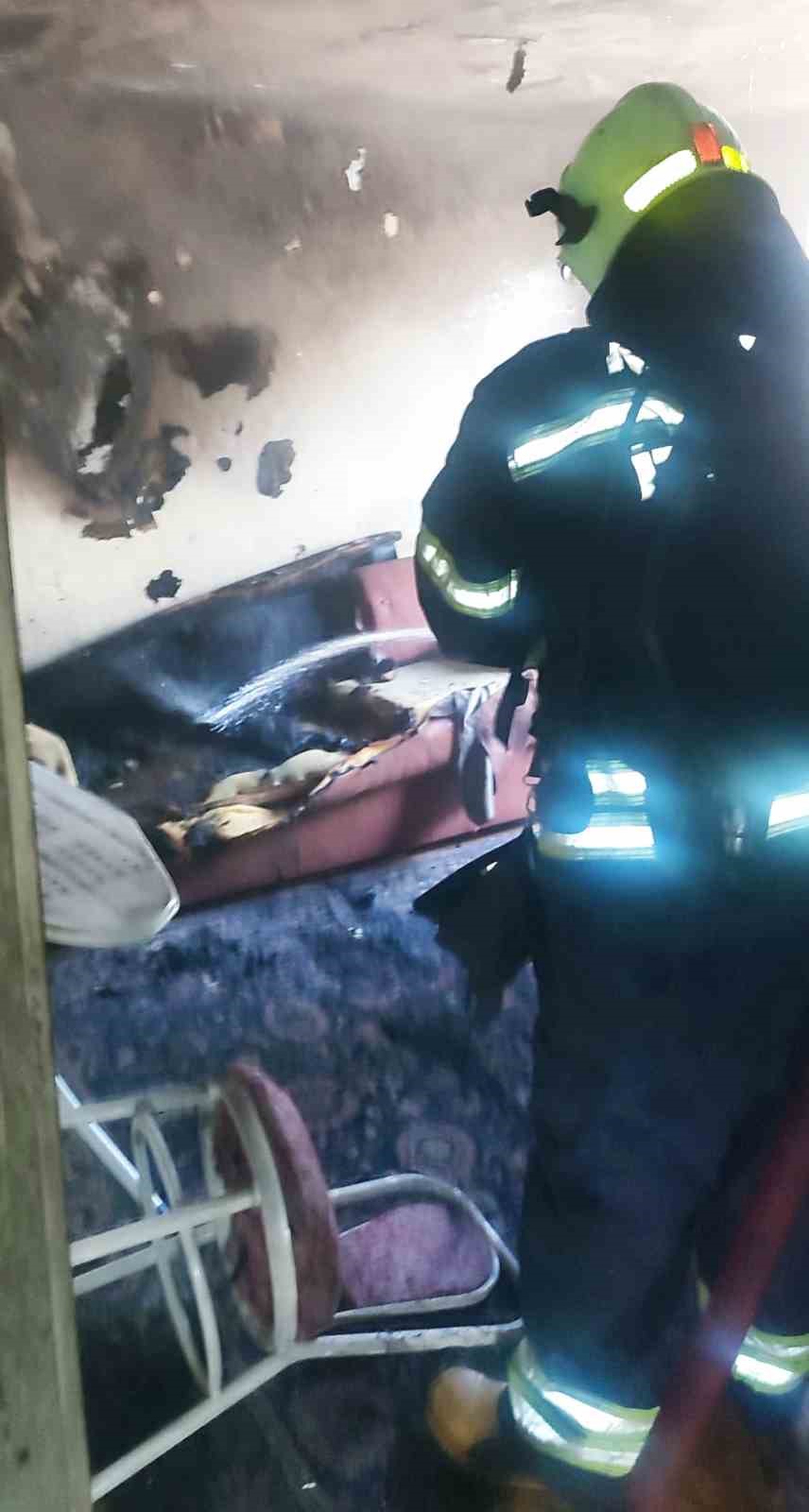 Menteşe&rsquo;de Ev Yangını: &Uuml;t&uuml; Yangına Neden Oldu
