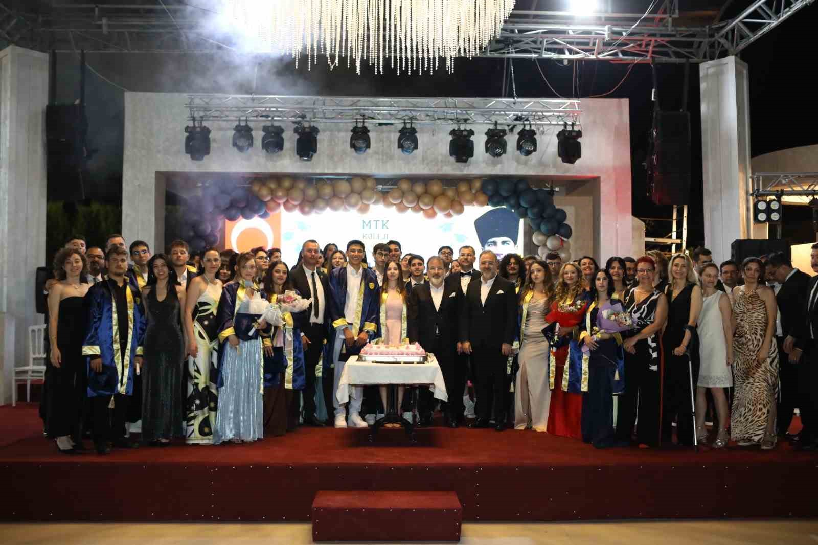 MTK Koleji&rsquo;nde hem mezuniyet hem karne heyecanı